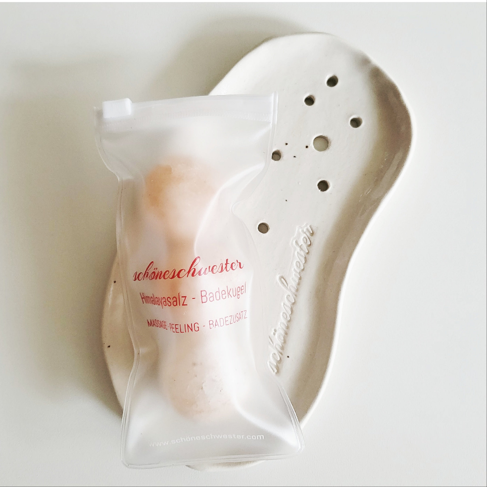Himalaya Salz-Kugeln – ideal für ein sanftes Hautpeeling und als Badezusatz. Entfernt abgestorbene Hautzellen, pflegt die Haut und sorgt für ein beruhigendes Badeerlebnis mit natürlichen Mineralien.