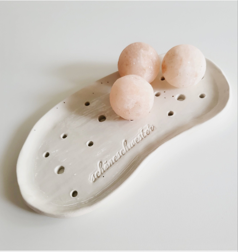 Himalaya Salz-Kugeln – natürliche Pflege für die Haut. Perfekt für ein sanftes Peeling und als wohltuender Badezusatz. Spendet Feuchtigkeit, reinigt die Haut und sorgt für ein entspannendes Spa-Erlebnis.